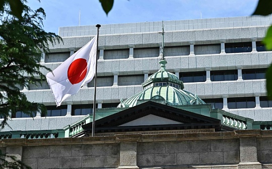 深度解讀8.5暴跌的背後原因：日本央行加息與“渡邊太太們”的退場